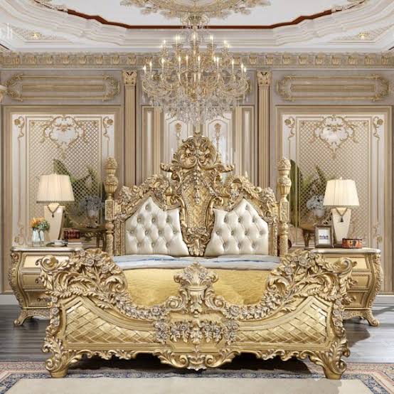 Royal Carving Classic Bed Set